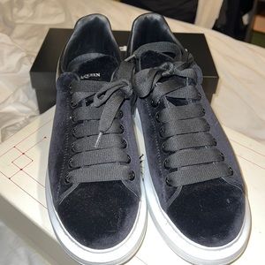 Women's Oversized Sneaker in Black